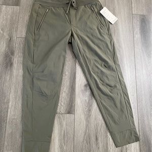 Trekkie North Jogger MTOL olive green with tags still on
